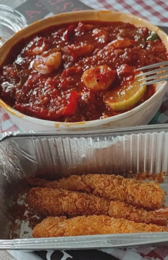 Plat Sauce Piquante Aux Crevettes Et Tempura Crevettes